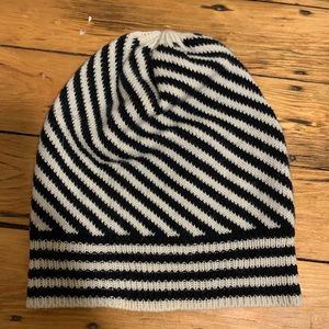 GAP black and white beanie
